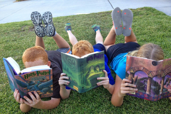 Małe kroki, wielkie przygody: Jak budować nawyk czytania od najmłodszych lat?